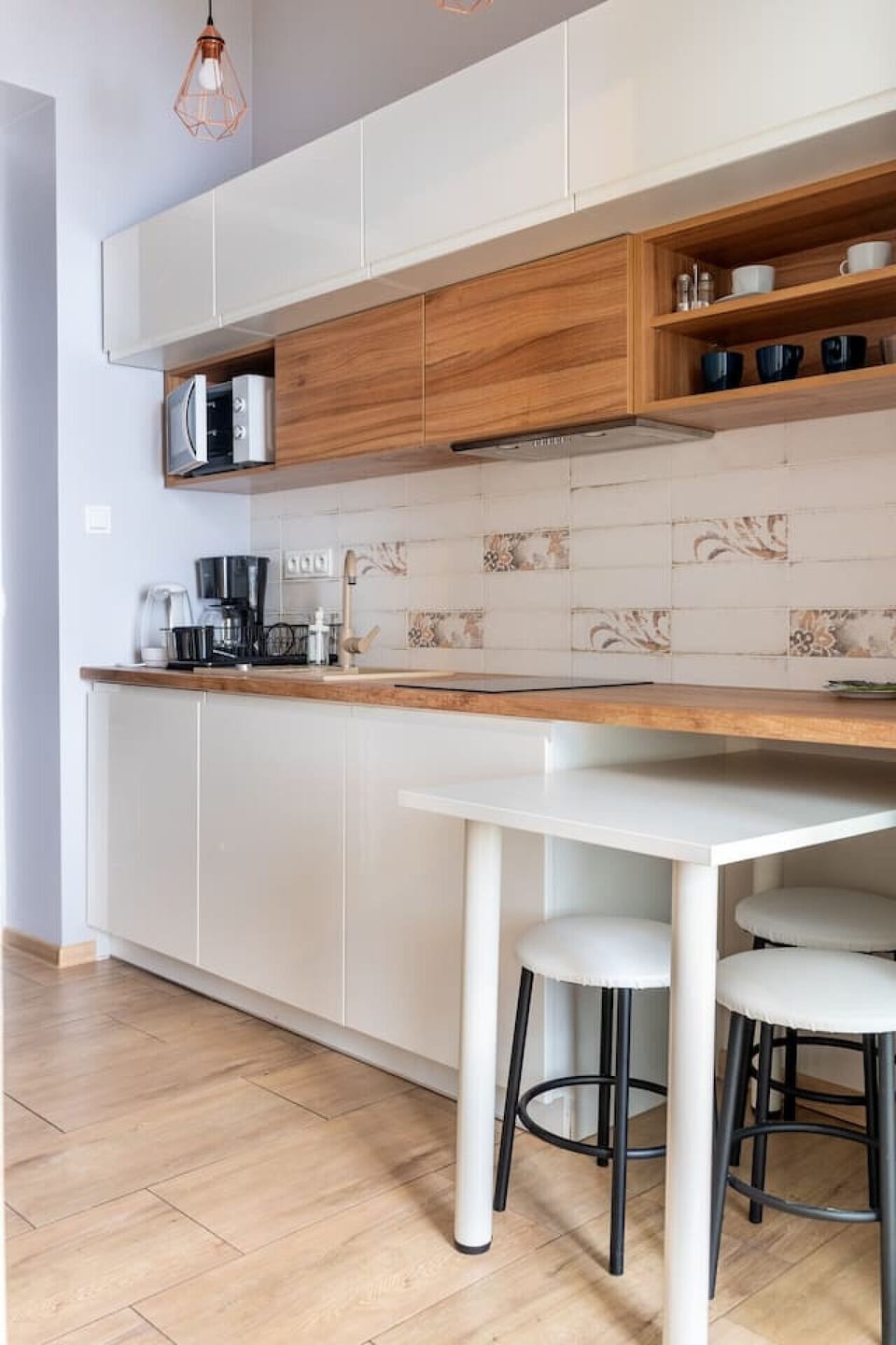 Studio - KItchen | Book Now with RENTUJEMY.COM