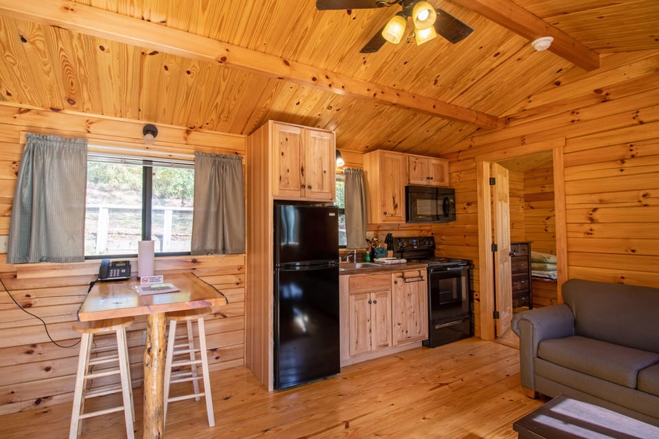 Single level camp cottage with full kitchen
