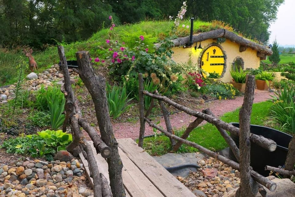 Let us guide you to the hobbillike dream land.
