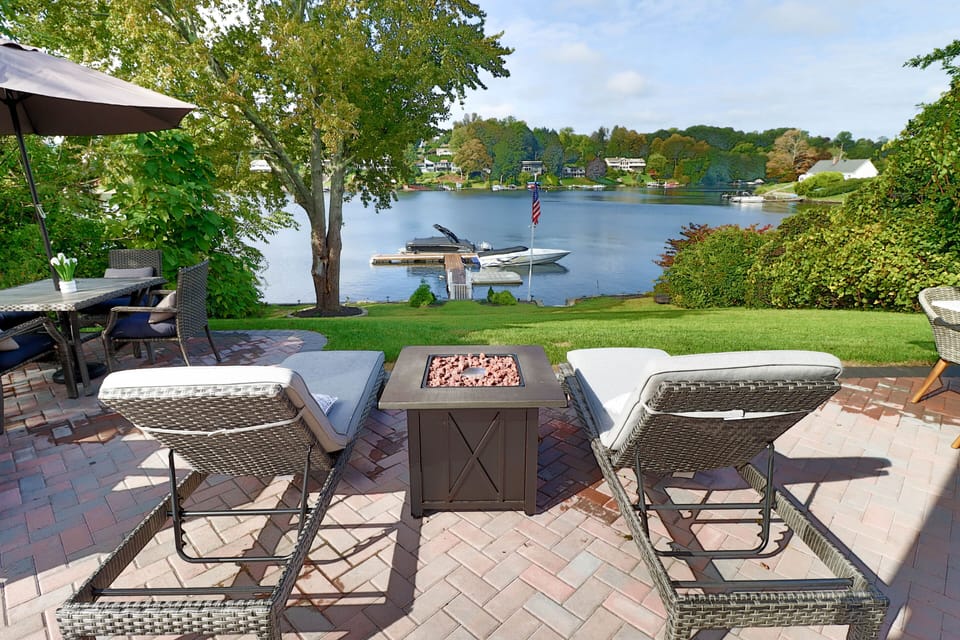 Large, level yard with easy lake access