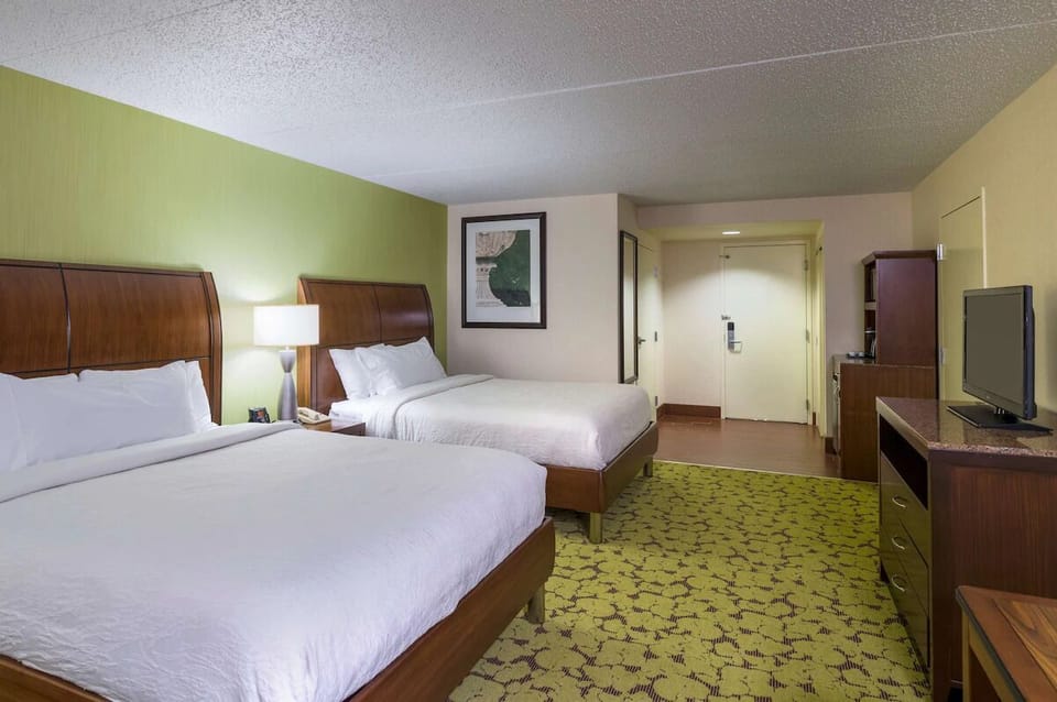 Arrive and feel at home in this calm, welcoming space.