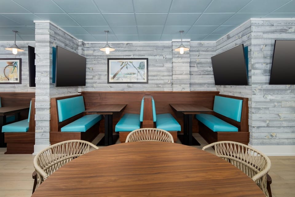 Enjoy cozy dining with modern decor, where every detail adds to your relaxing experience.