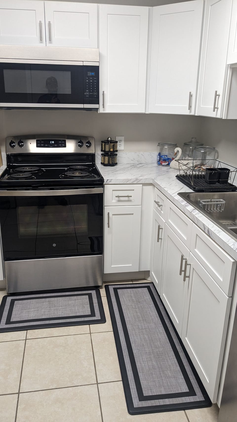 From oven, dishwasher & refrigerator every detail is designed for your comfort.