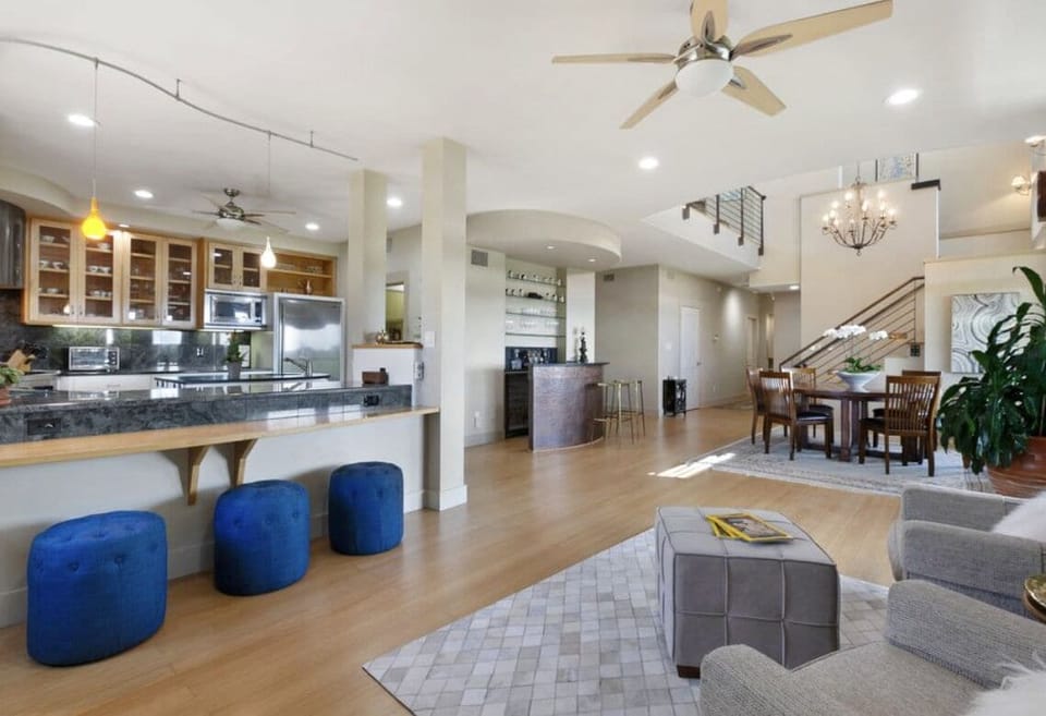 Living room with open kitchen and bar.