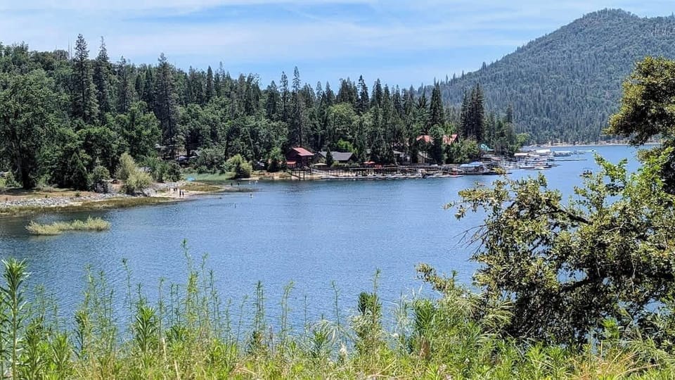 Bass lake is within 5 mins drive from home - water activities and hiking trails in summer