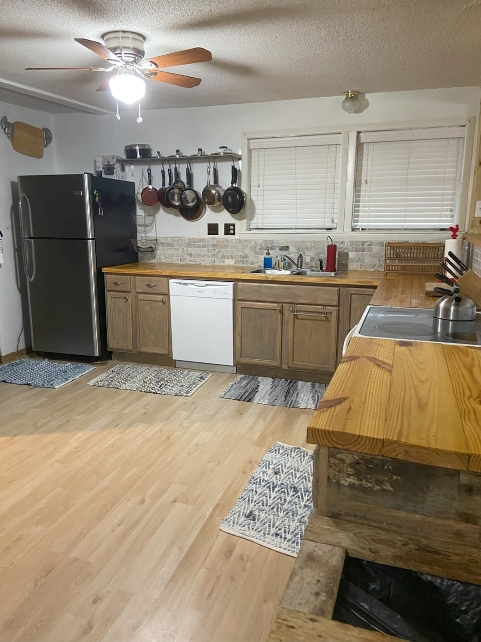 Full kitchen
