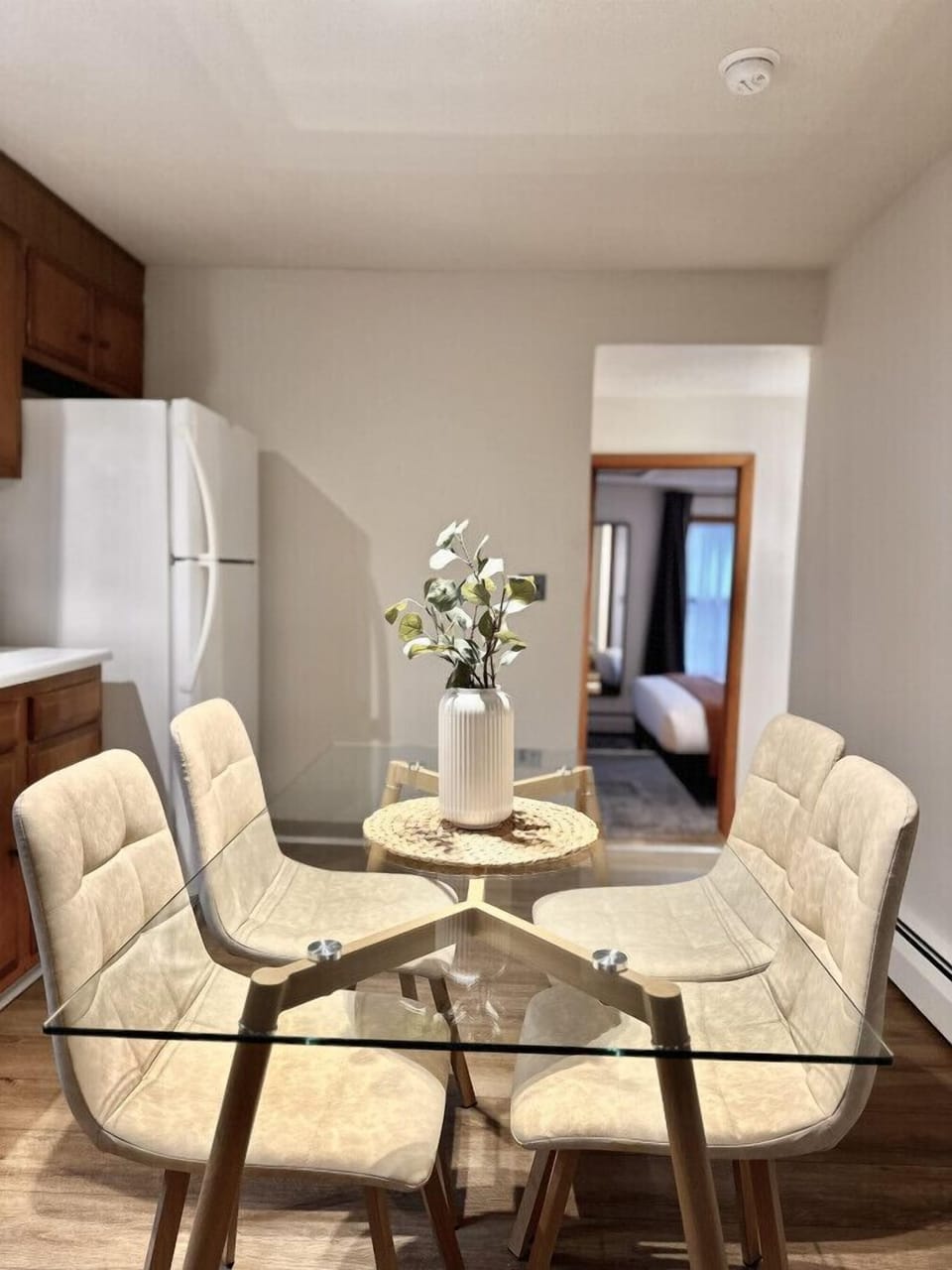 Dine-in convenience in the heart of New Haven! Our centrally located apartment boasts a charming dining room.