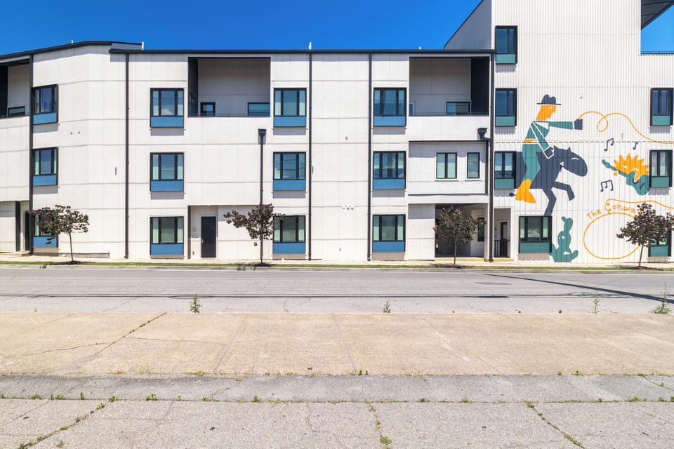 Minutes from Downtown Nashville and Broadway.