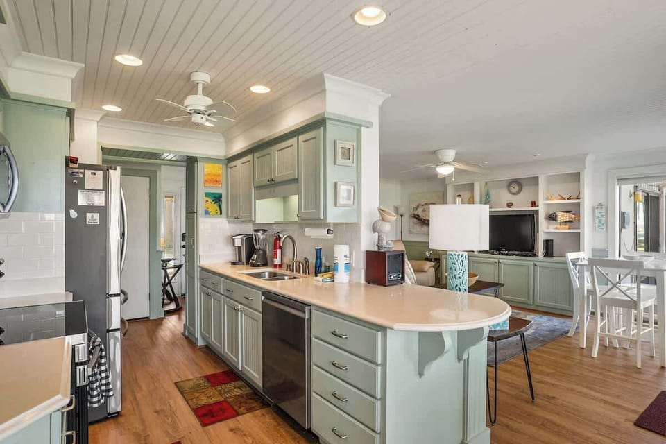 Kitchen with Island Bar