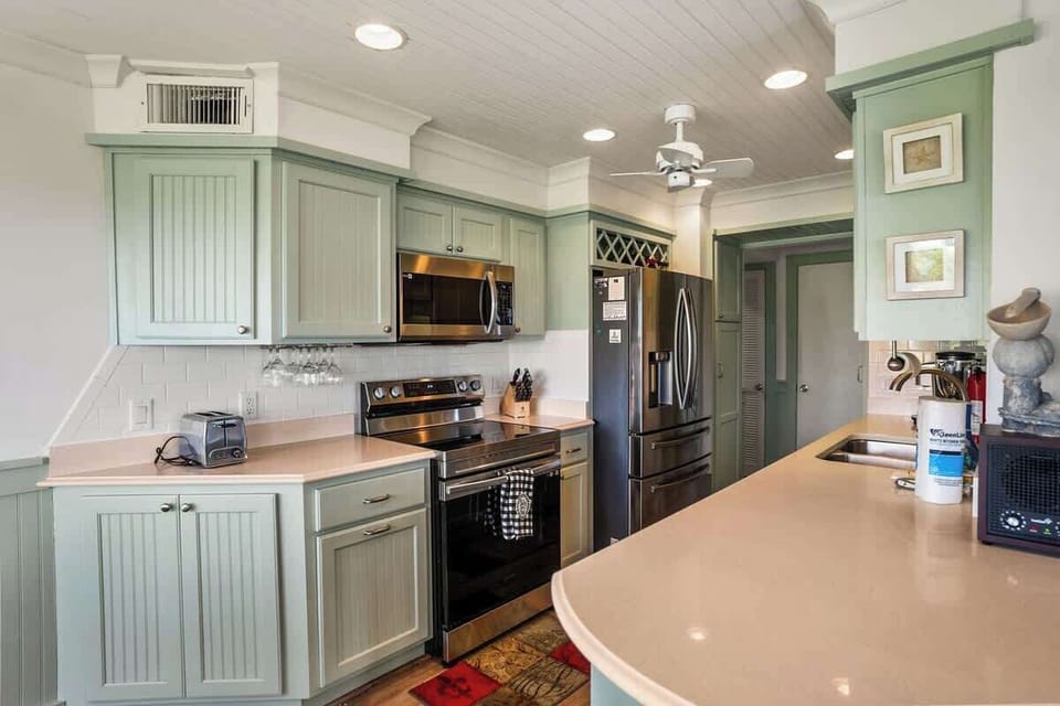 Kitchen with Island Bar