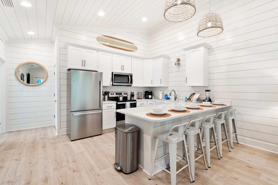 Fully equipped kitchen with stainless steel appliances and all the essentials for cooking an amazing meal!