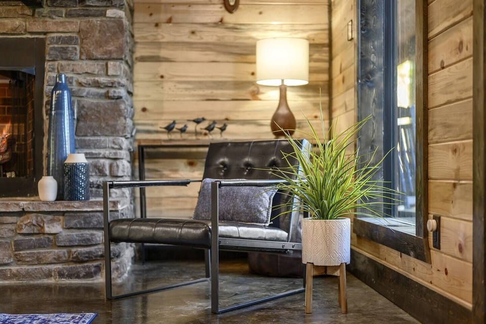 Reading Nook: Stylish and bright spot to unwind with a good book!