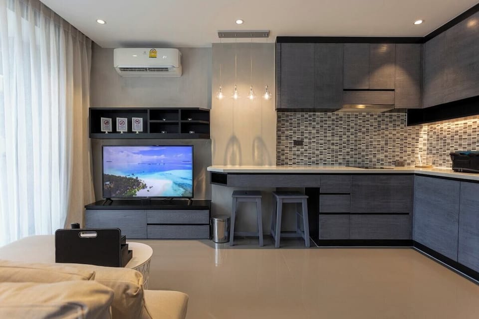 Living area
-Full kitchen