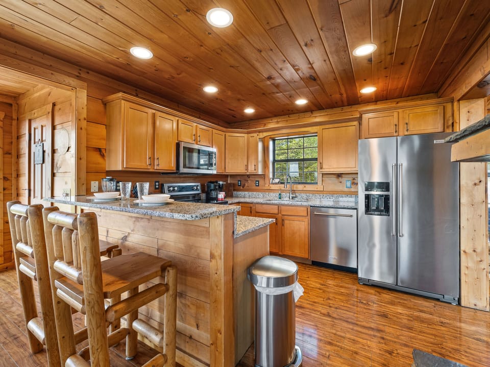 Full kitchen