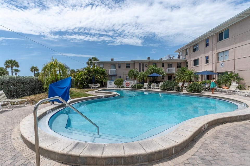 Heated Pool 