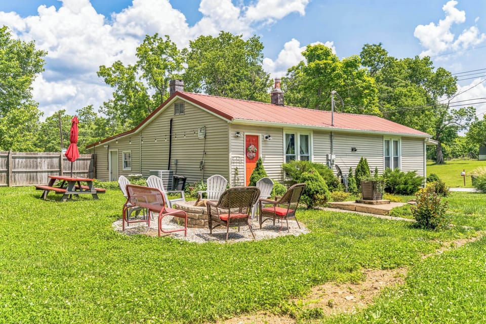 Private Yard with Fire Pit and Games