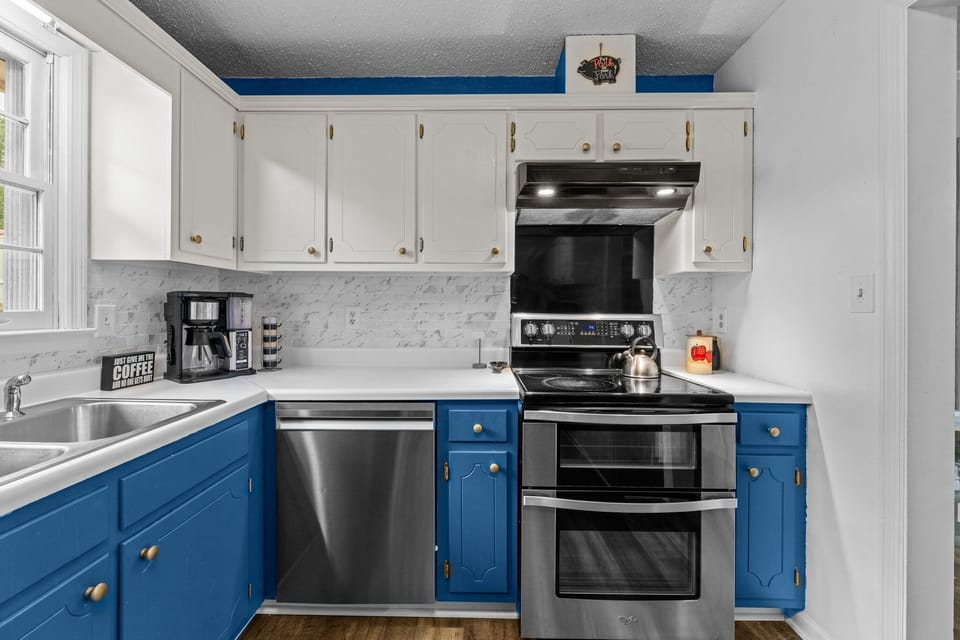 Modern Kitchen Oasis - Where Delicious Memories Are Made!