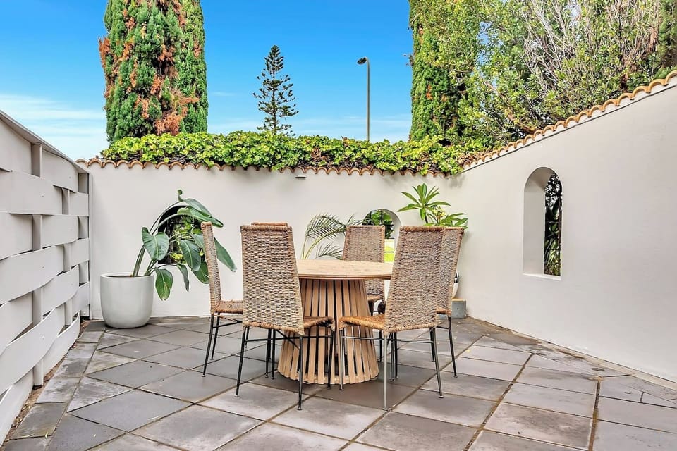 A private courtyard with an outdoor setting is perfect for relaxed alfresco dining after a day at the beach. 
