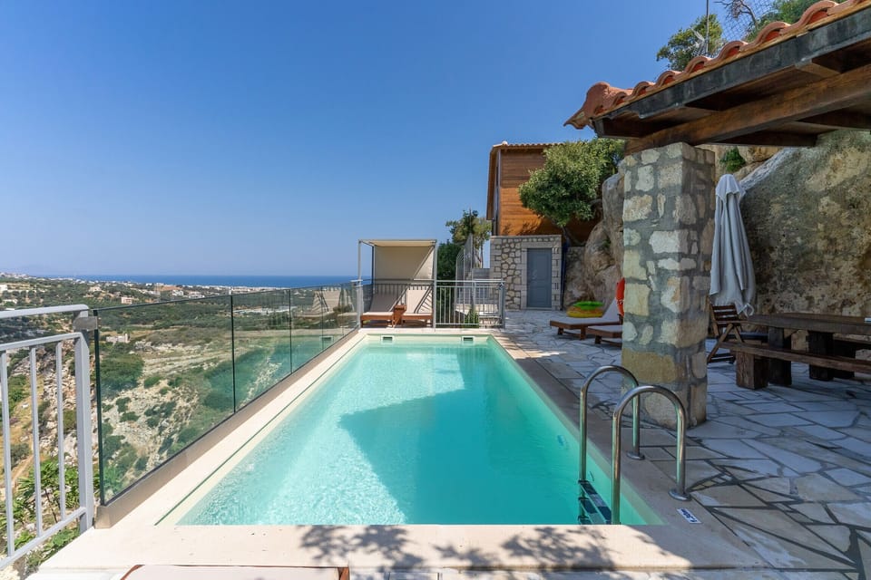 Fantastic views wooden villa,Near tavern, Maroulas village,Rethymno