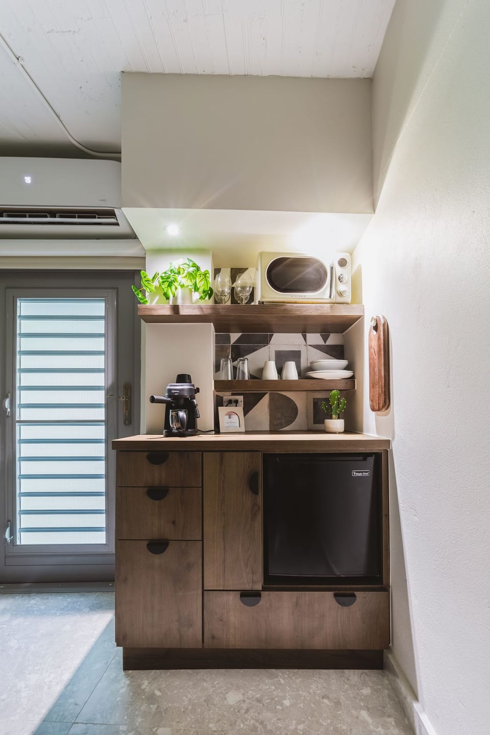 Kitchenette area within Laurel Unit. 