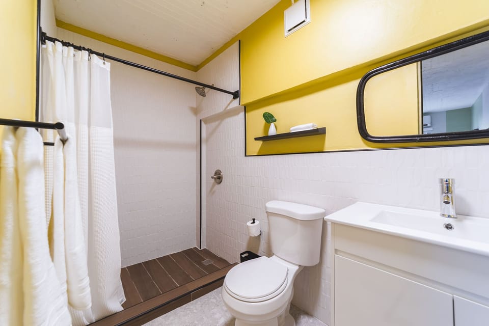 Laurel unit's full bathroom. 