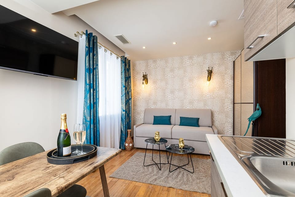 Living room with dining area and lounge area. Also ideal for working