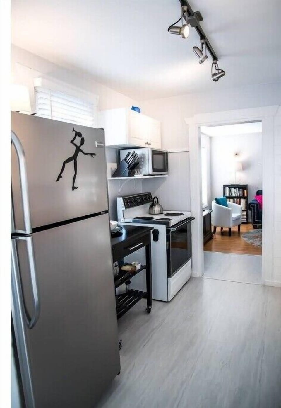 Kitchen - Fridge & Stove/Oven