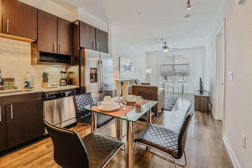 Mission Valley San Diego San Diego 1 Bedroom Dining Room