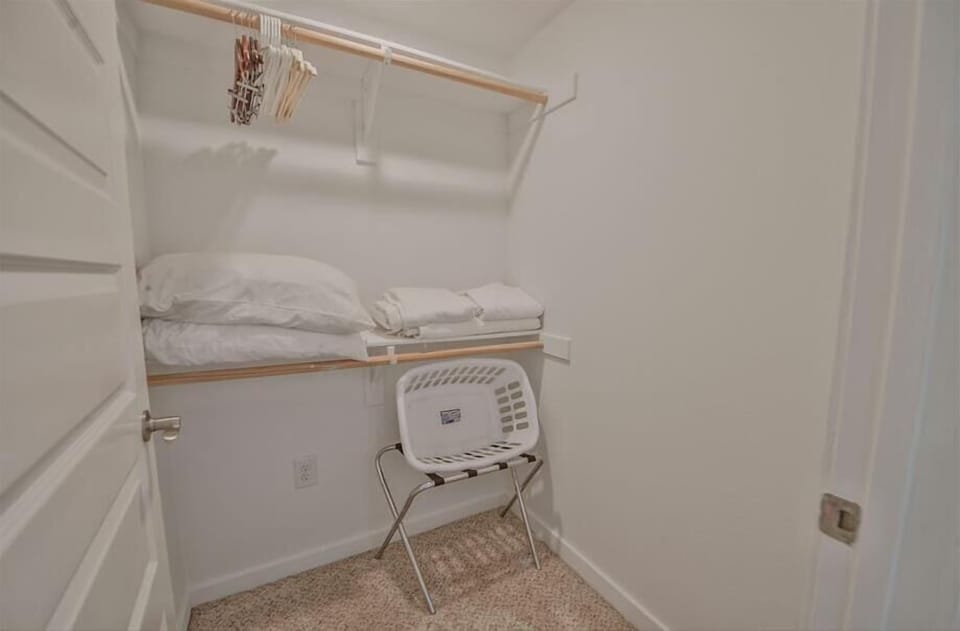 Mission Valley San Diego San Diego 1 Bedroom Bedroom 1 Closet