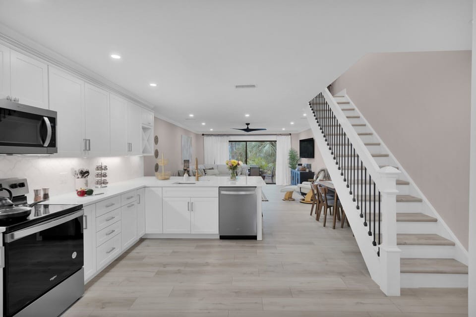 This splendid two-level retreat has been meticulously renovated, seamlessly blending modern amenities with tasteful decor.