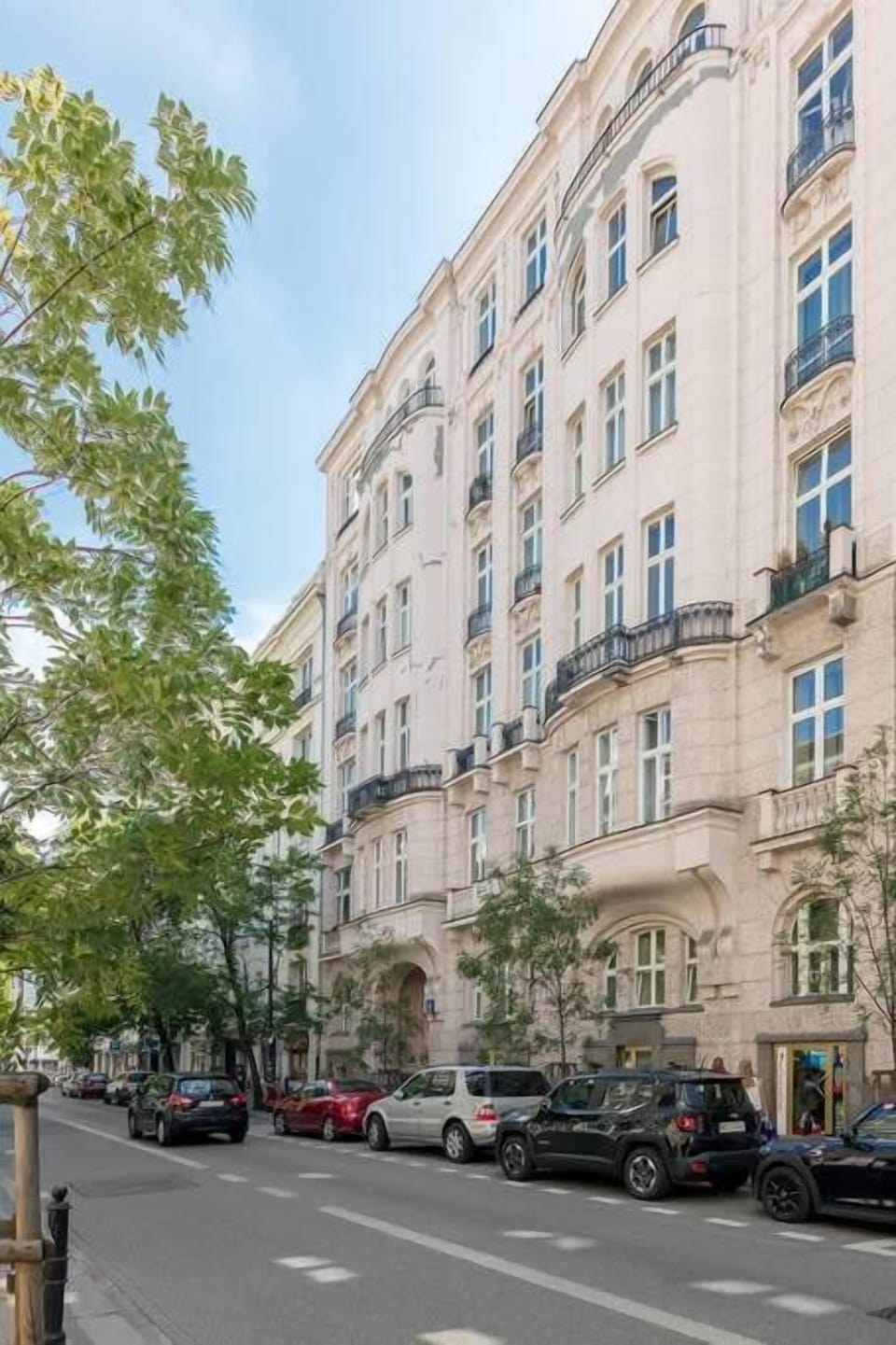 Tenement house at 39 Hoża Street