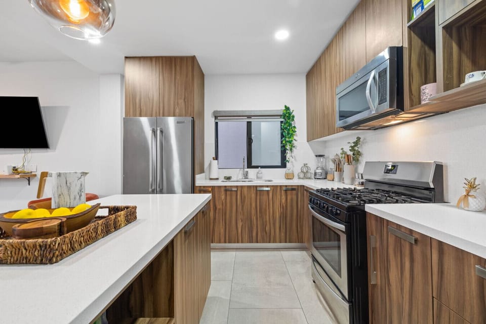 Full kitchen with essentials to get you started.