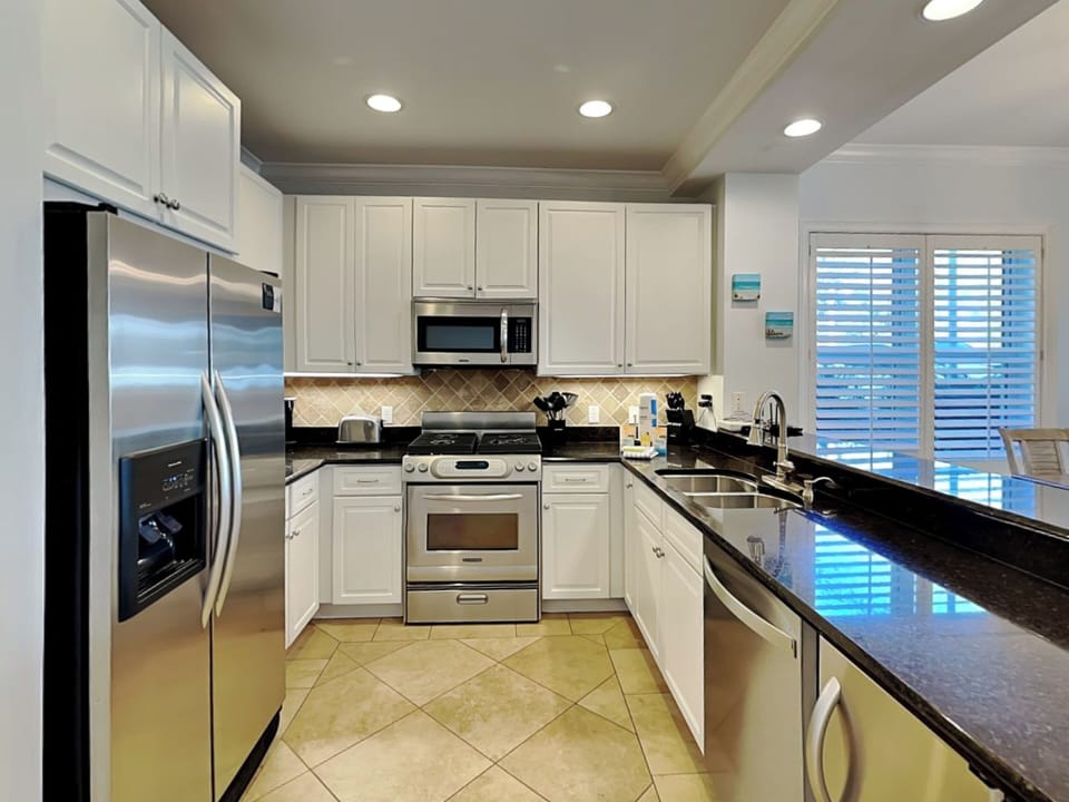 Kitchen with Standalone Ice Maker