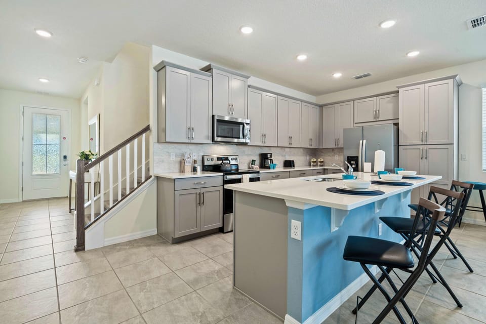 Modern kitchen of the Townhouse in Kissimmee Florida - Full equipped - Well-lit workspace with strategically placed task lighting - Smart use of space with versatile storage solutions