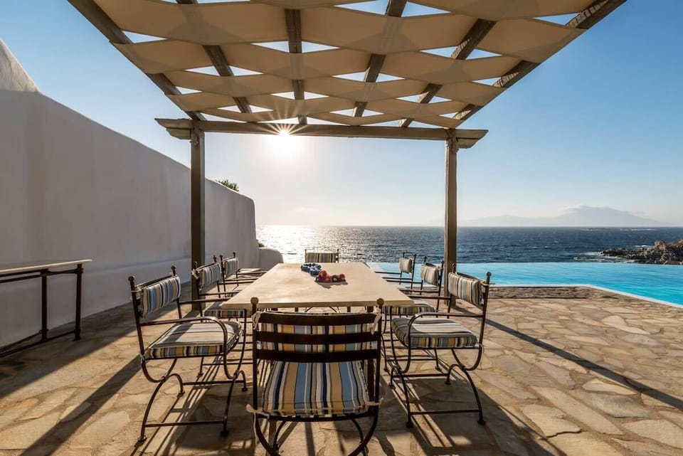 Exterior dinning area