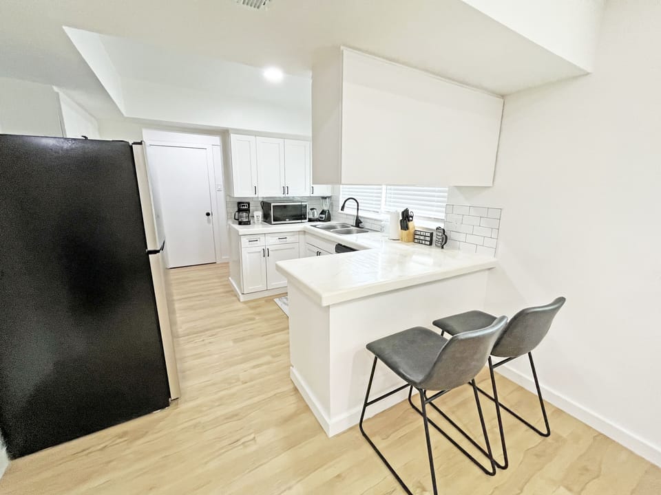 Charming Dallas Retreat-5 Chic Bedroom Gem House in Farmers Branch