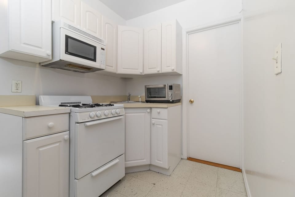 3-Kitchen-DiningArea(4)