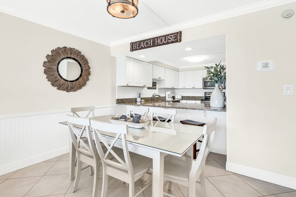 Dining space for 6 + 3 at the breakfast bar!