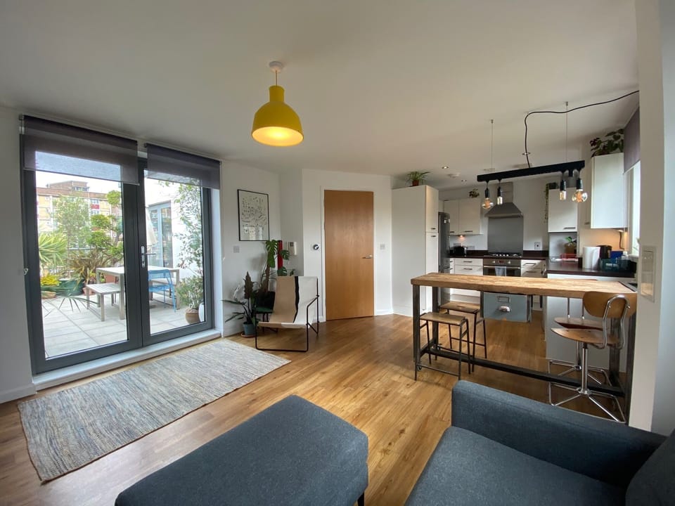 Living room / open plan kitchen 