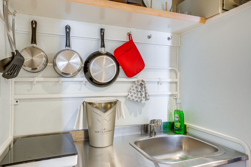Kitchenette | Cooking Basics | Hot Plate | Microwave