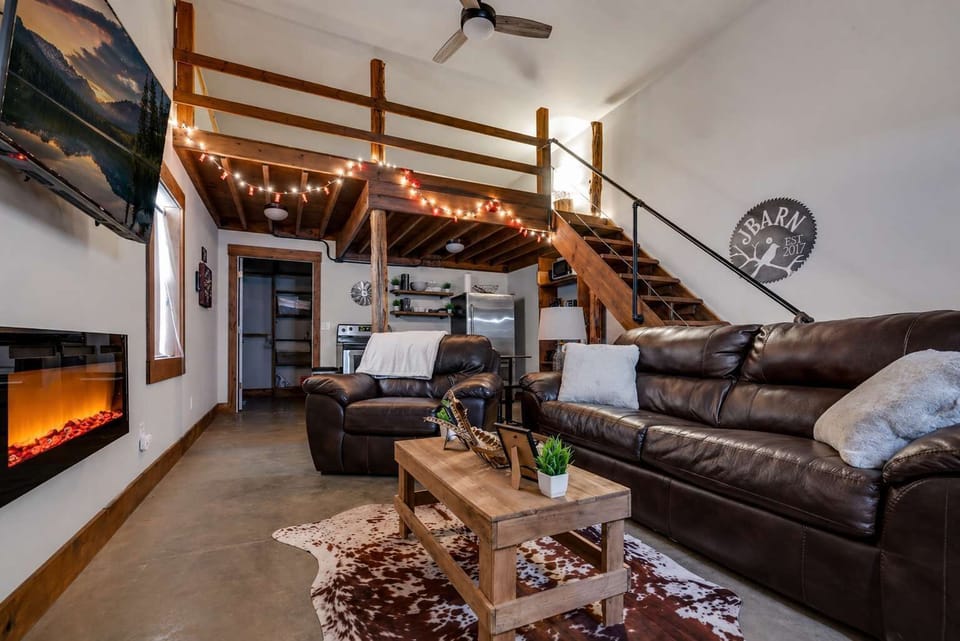 Welcome to The Den at J-Barn! Your cozy retreat for relaxing, unwinding!