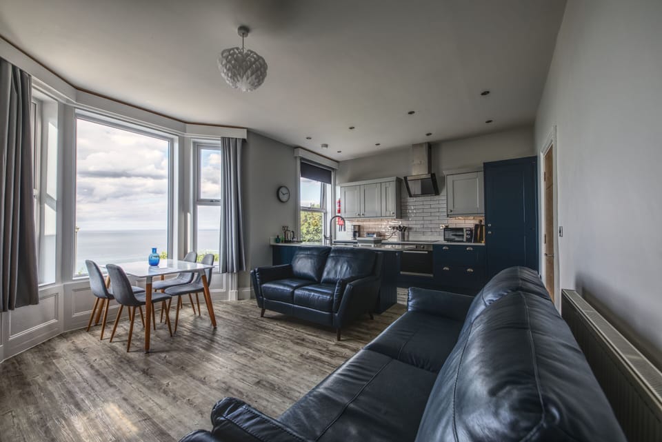 Living Room / Lounge