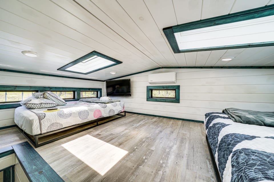 Loft 2 | 2 Full Beds | Smart TV | Upper Level | Access Via Ladder