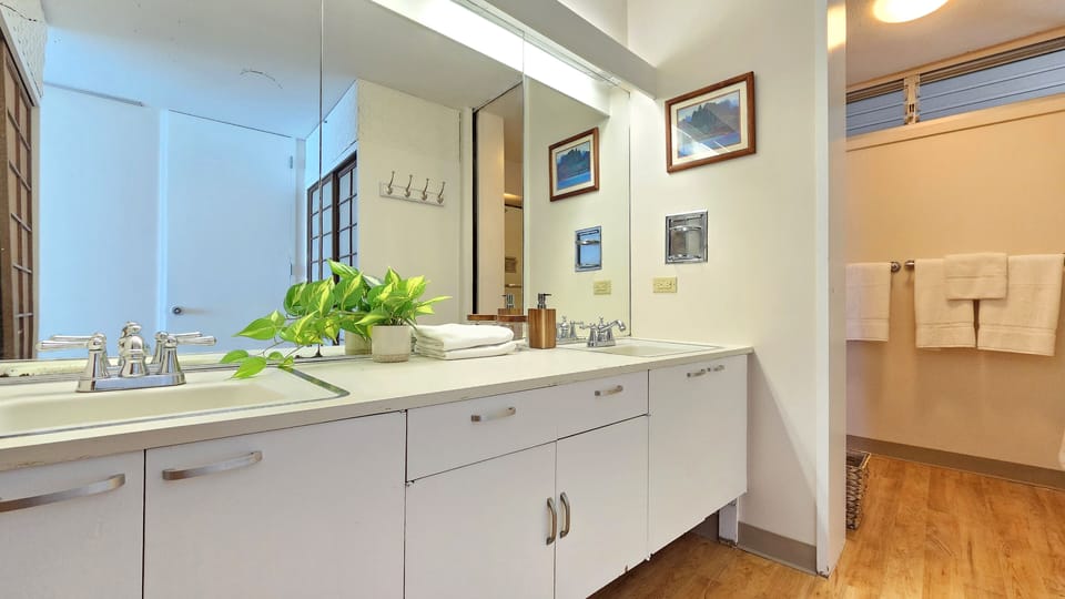 HIS & HER Bathroom - FULL