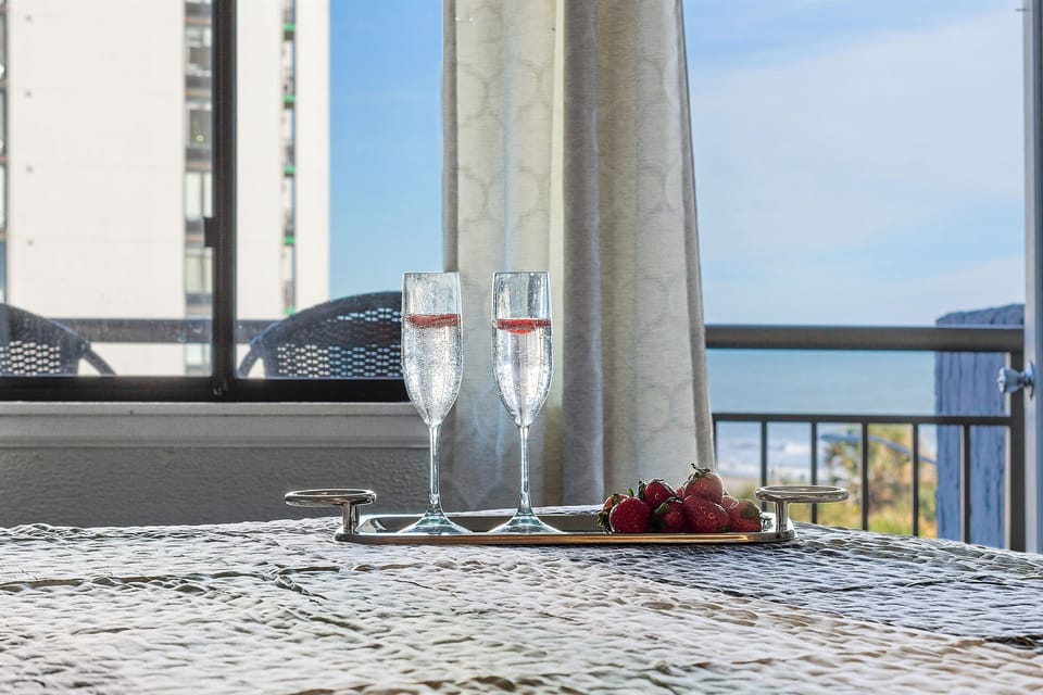 Coastal dreams await in our chic oceanview suite's cozy bedroom!