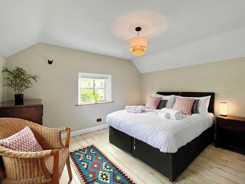 Double bedroom | Oasis Cottage, Broughton Gifford, near Melksham