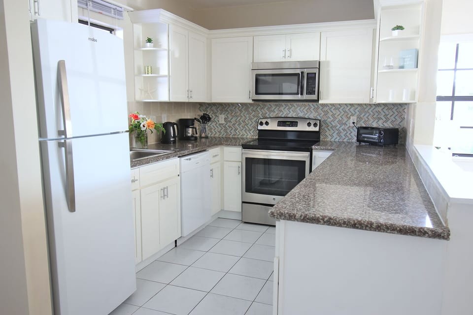 Full kitchen