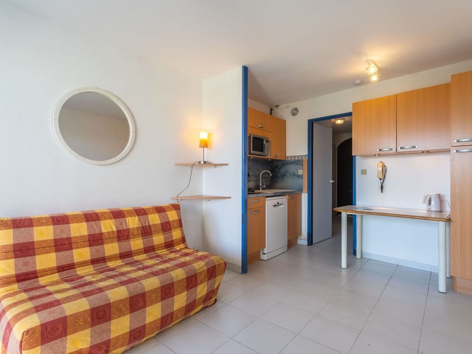 Furniture, Property, Cabinetry, Comfort, Window, Building, Mirror, Wood, Bed Frame, Bed