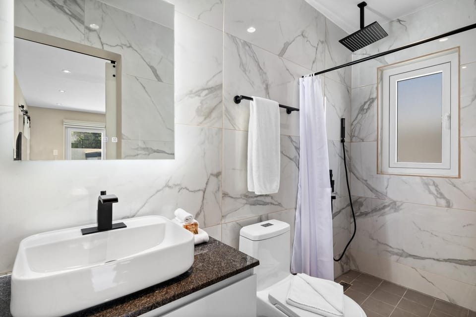 Experience tranquility in our luxurious full bathroom. Immerse yourself in comfort and elegance, where every moment is a pampering escape.