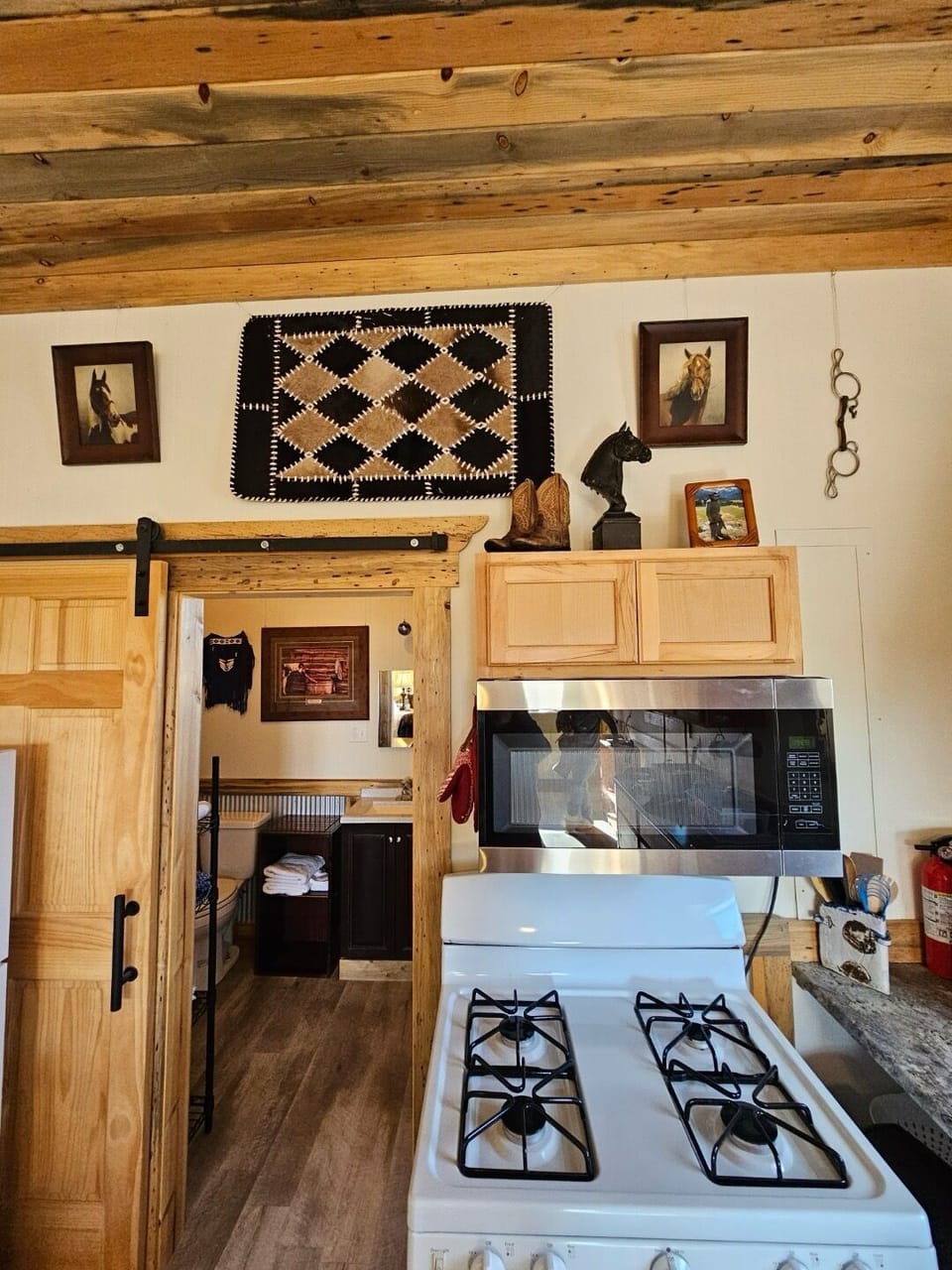 A mix of modern amenities and western décor